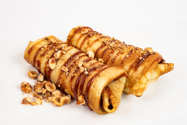 Clătite cu Nutella, banane, biscuiți și crumble de alune