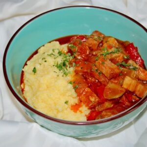 Preparat Tochitură haiducească în cuib de mămăligă