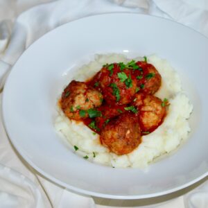 Preparat Chifteluțe marinate cu piure de cartofi