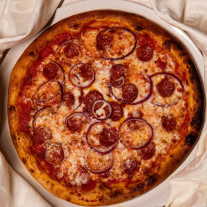 Preparat Pizza Sausage cu ceapă