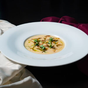 Preparat Supă cremă de țelină cu ceapă crocantă