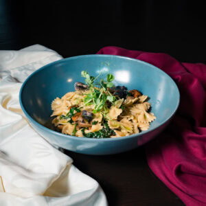 Preparat Farfalle cu ciuperci de pădure și spanac baby