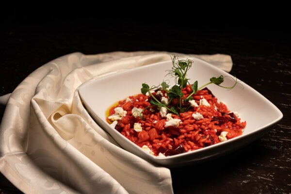 Risotto cu sfeclă, nuci și brănză de capră