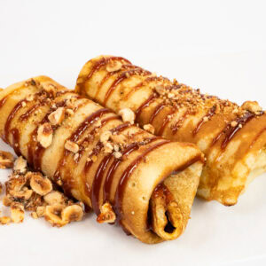 Clătite cu Nutella, banane, biscuiți și crumble de alune